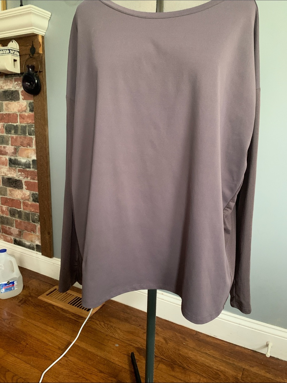 Fabletics athletic top in PLUM XL